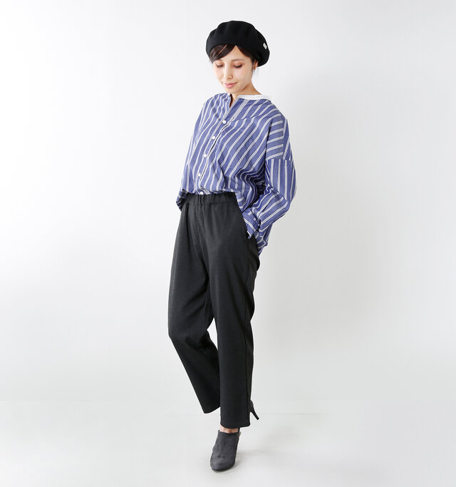 model yama:167cm / 49kg
color : black / size : 1
サイドのミリタリーモチーフの真鍮がアクセントになったアイテムです。