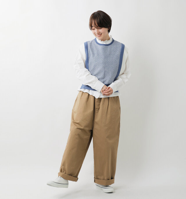 model asuka：160cm / 48kg 
color : off × dark blue / size : 38