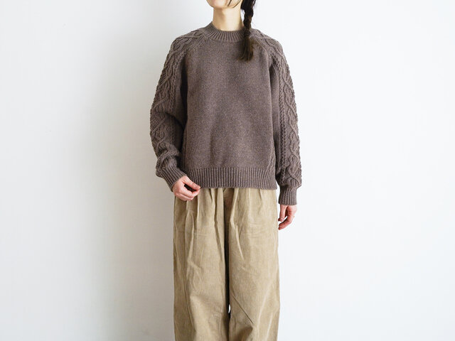 着用カラー:アーモンド、モデル身長:160cm