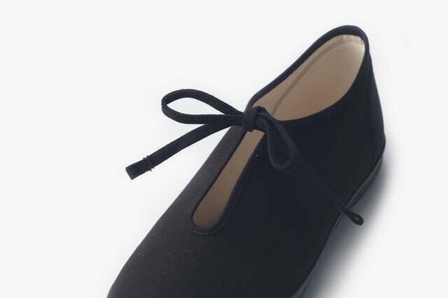 上品でやわらかなフォルムに蝶結びがアクセントに。
