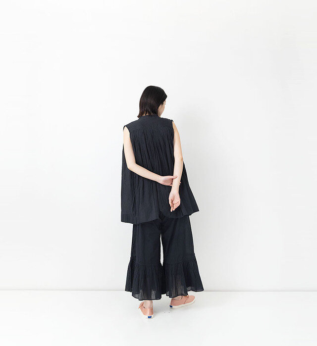 color : BLACK , model : 162cm