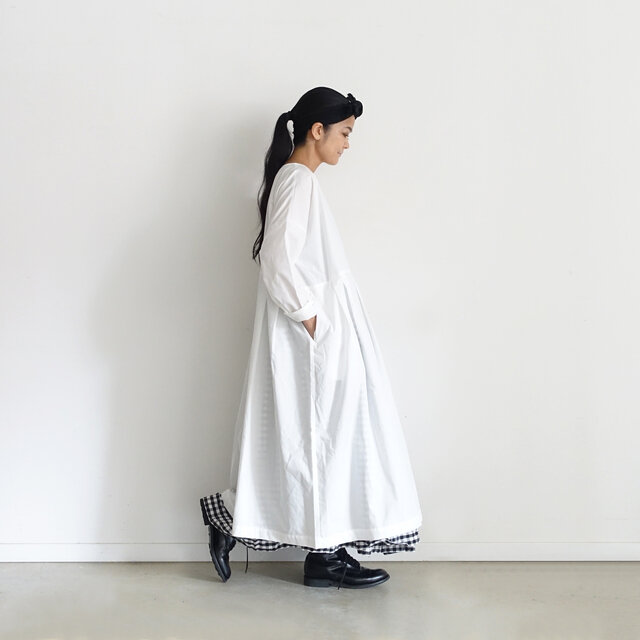 Model 158cm、White 着用