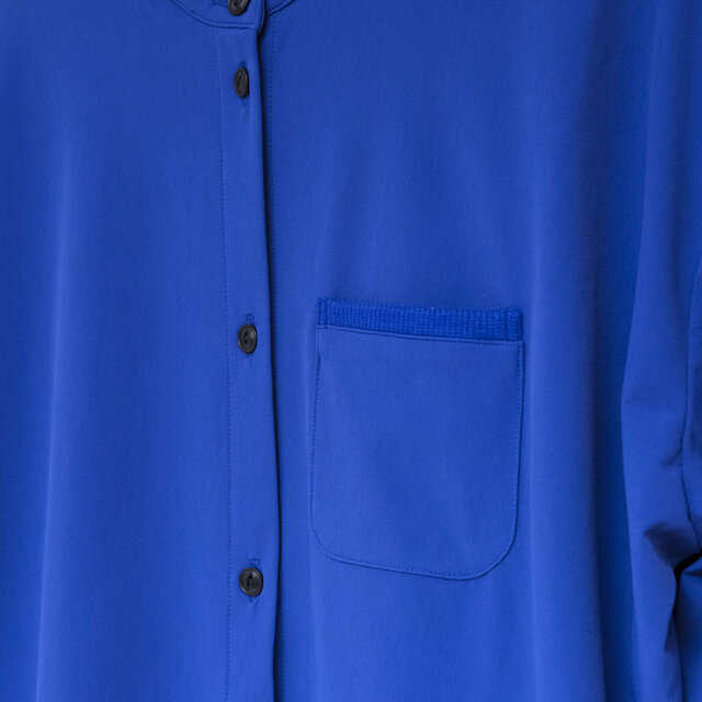 ▲胸ポケット「リブの素材がポイントになっている胸ポケット。 ワンピースのシンプルなデザインのアクセントに。」