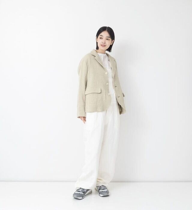 col:KINARI , model : 162cm