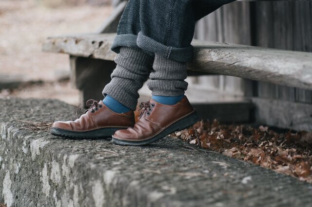 特に寒い日は靴下の上にウールのレッグウォーマーを。足元を温めると血行がよくなるようで、体中がポカポカしてきます。