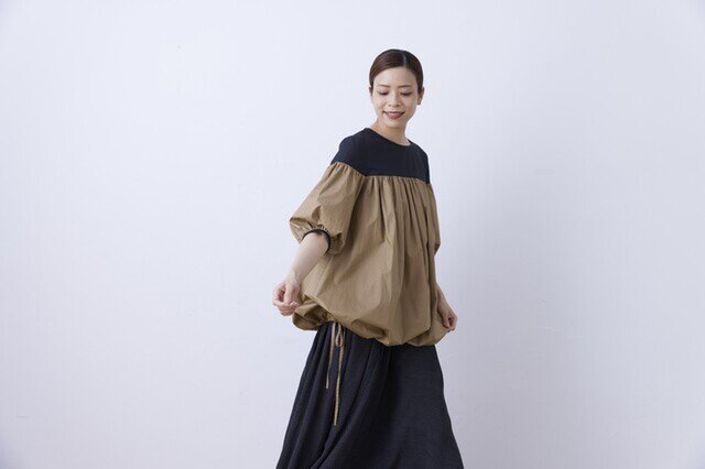 着用カラー:ベージュ