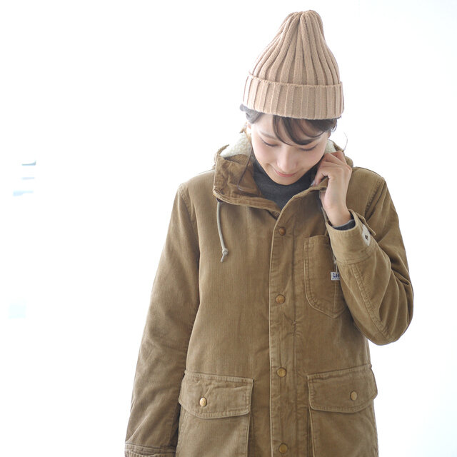 color : pale beige