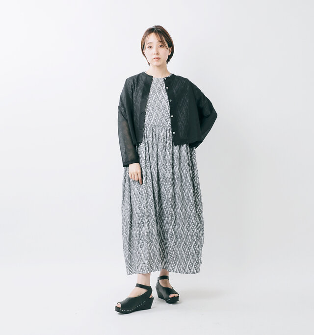 model asuka:160cm / 48kg
color : black / size : F