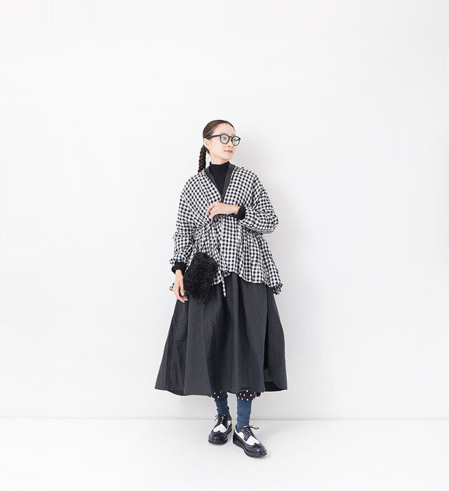 color : BLACK , model : 162cm