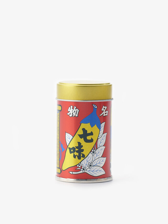 コンパクトなサイズの七味唐からし　缶入り14g。おみやげにも人気の定番サイズです。
