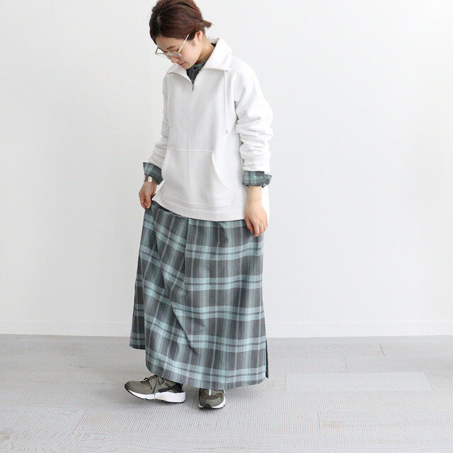 ■ホワイト(身長158cm、着用サイズ1)