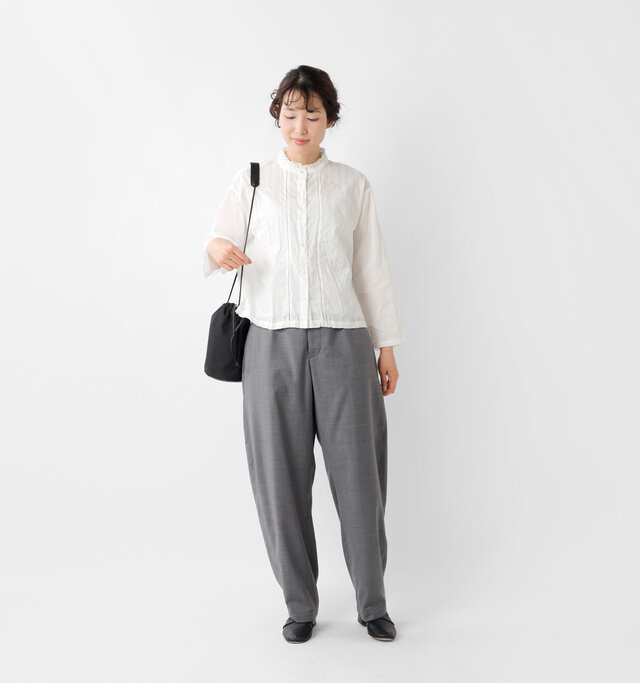 model mizuki：168cm / 50kg 
color : off white / size : F