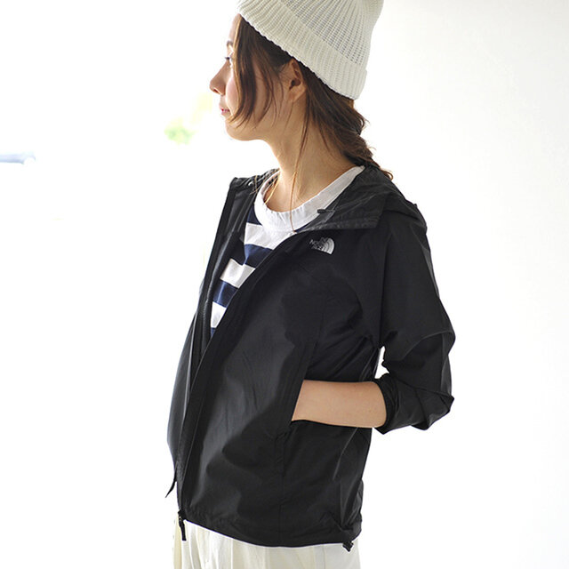 軽量なウィンドシェルとして定番となっている、スワローテイルジャケットのフーディモデル。肌面はグリッド構造なので、汗ばんだ肌が生地にまとわりつくことも軽減してくれます。