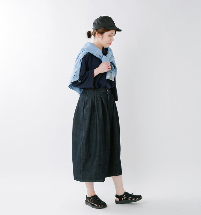 model hikari:165cm / 48kg
color : multi black / size : 7(約24.0cm)