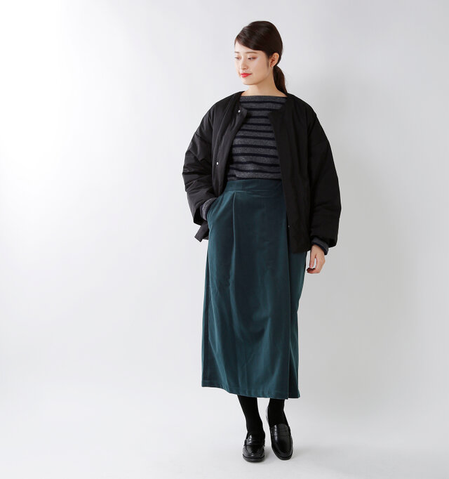 color : anthracite×navy / size : T3
素肌に触れてもチクチク感がなく滑らか。吸湿・保温性にも優れています。
混紡の圧縮ウール素材で型くずれしにくく、長くきれいに着ていただけます。