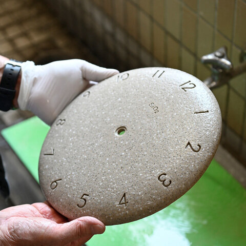 Lemnos｜珪藻土の時計（洗い出し）