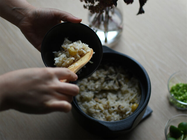 Kinto Journal Kakomiで作る旬さんまの土鍋ごはんレシピ Kinto キントー キナリノモール Kinto Journal Kakomiで作る旬さんまの土鍋ごはんレシピ Kinto キントー キナリノモール