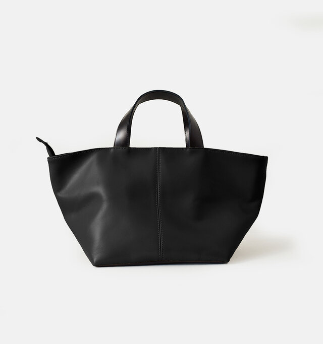 color : black × black