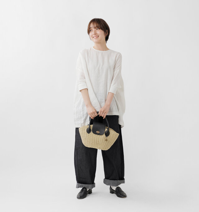 model asuka：160cm / 48kg 
color : natural × black / size : one