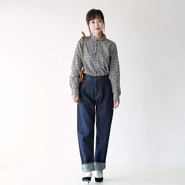 モデル:162cm / 43kg
color:indigo-one-wash / size:24(XXSサイズ相当)