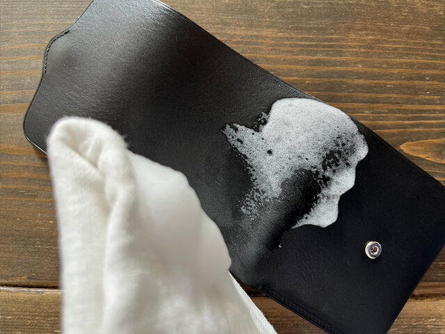 くるくると大きく円を描くように馴染ませます。
お手入れが楽しくなってきました!