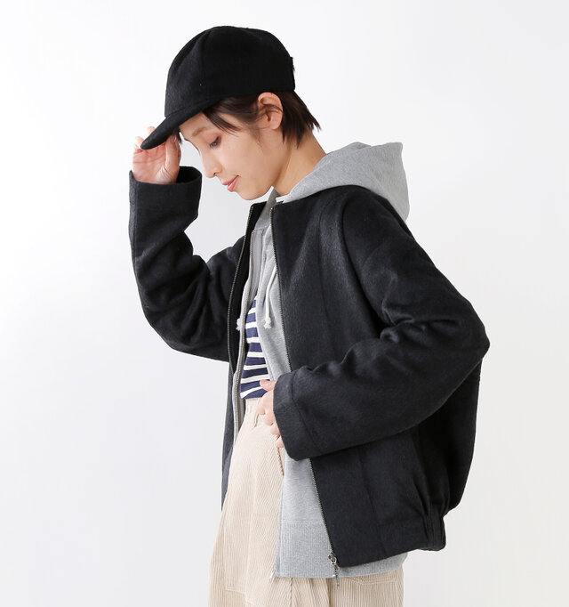 インナーとしても、もたつくことなくスッキリ着こなせます。