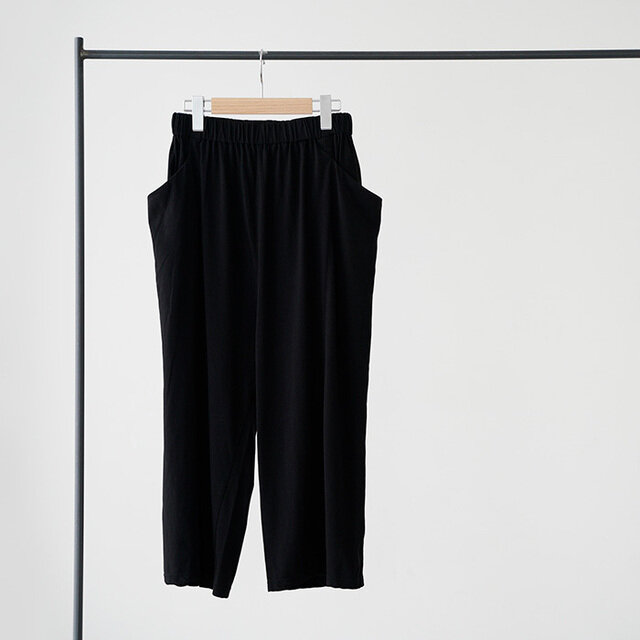color:black