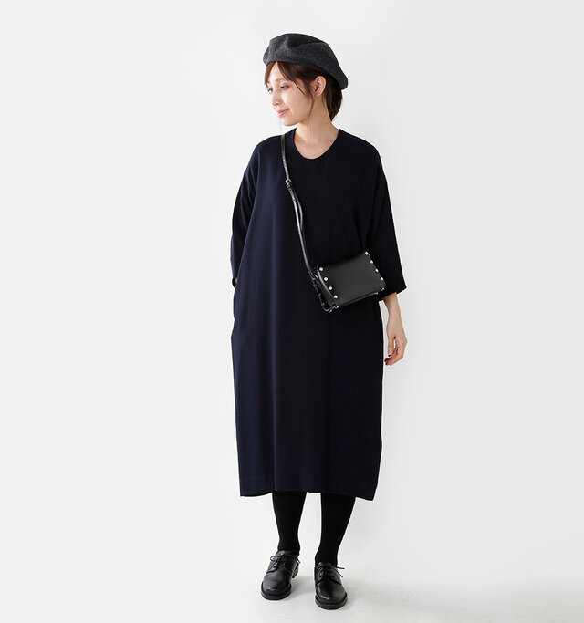 人気の型nk-nc907opの
38サイズより着丈を10cm
長くしたバージョンです。
やわらかく落ち感のある生地と
立体感のあるシルエットが大人っぽい
雰囲気に仕上げました。
パンプスはもちろん、スニーカーをあわせても
きちんとまとまるので
卒入学式から普段使いまで
幅広くお使い頂けます。