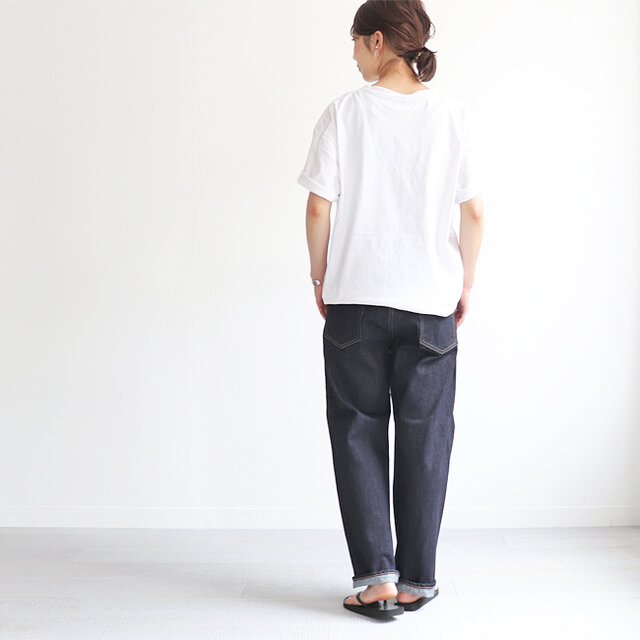 穿きこむことで風合いが増し、長い年月、通年通して愛用いただけるアイテムに。
ハイウエストのコーディネートでインスタイルにもおすすめですよ。