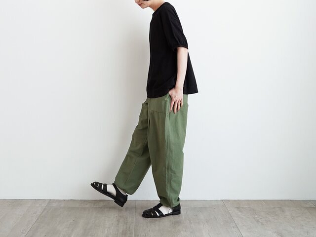 モデル身長:156cm、着用カラー:ブラック