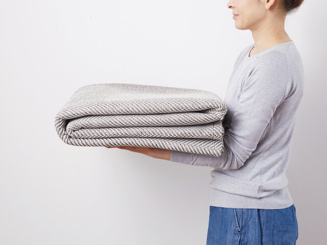 コンパクトに折り畳んで収納可能!とっても軽い設計で女性でも楽々運べます。