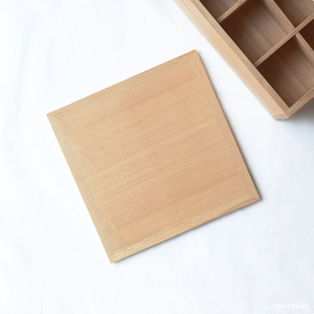 重箱を一段ずつ、または分けて使いたいという方のための、追加用のふたです。