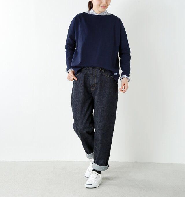 model yama:167cm / 49kg
color : marine / size : F
丈感も程よく、ふんわりと広がるようなシルエット。フロントINしてウエストマークすれば、こんなにコンパクトな雰囲気に仕上がります。