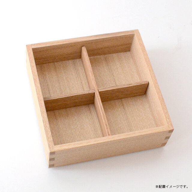 仕切りを入れた状態。量の多いおかずを仕切るのにピッタリです。