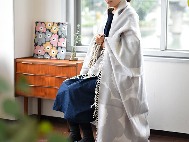 全体的に淡い色味のグレーは、優しい雰囲気。お部屋の中に馴染んでくれますね。