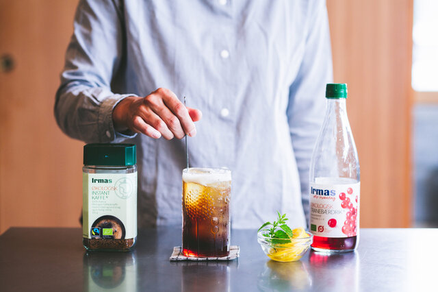 トニックウォーターでシュワッと割れば、コーヒートニックに!お好みのシロップやレモン、ミントを加えても◎