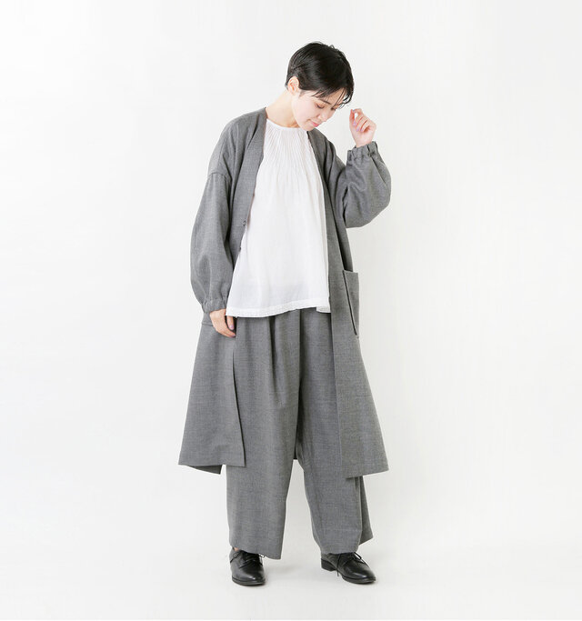 model saku:163cm / 43kg
color : off white / size : F