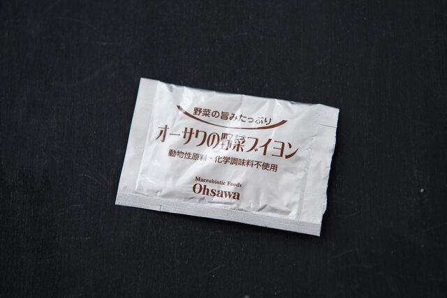 【1袋5gの使用目安】ピラフ・炊き込みご飯、3~4人分。 カレー・シチュー、2人分。 ロールキャベツ、3~4人分。
