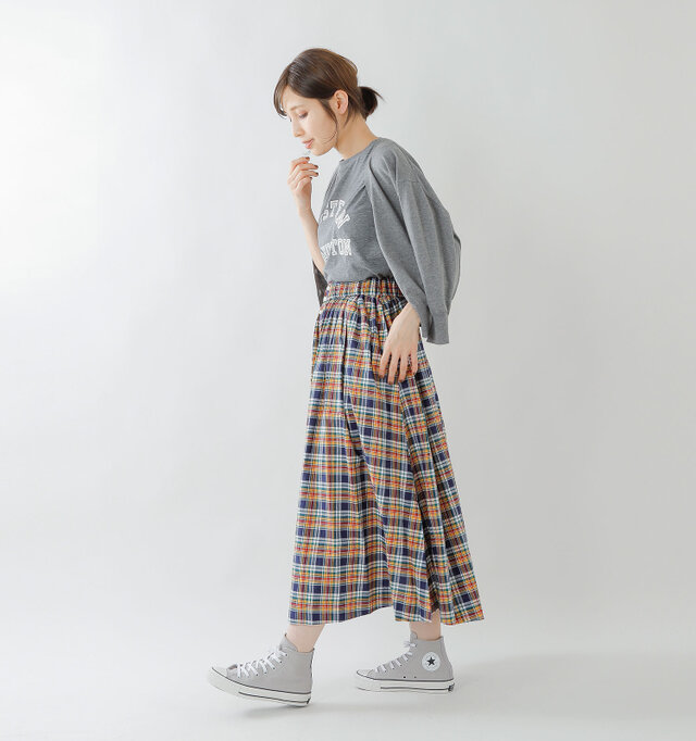 model yama:167cm / 49kg
color : gray / size : 5(24.0cm)