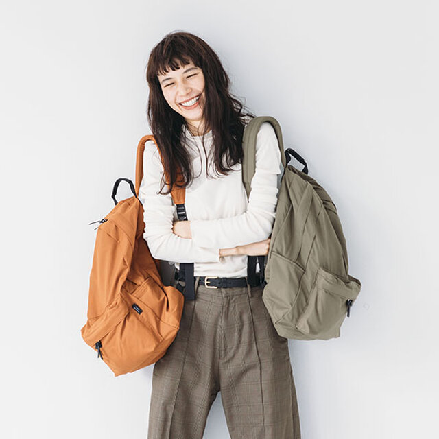 2019年秋冬限定カラーとしてBRICKとSAFARIが登場しました。
洋服に合わせやすいニュアンスカラーは秋冬シーズンのコーディネートに活躍します。