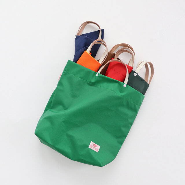 エコバッグ的に使えそうなシンプルデザインのトートバッグ。