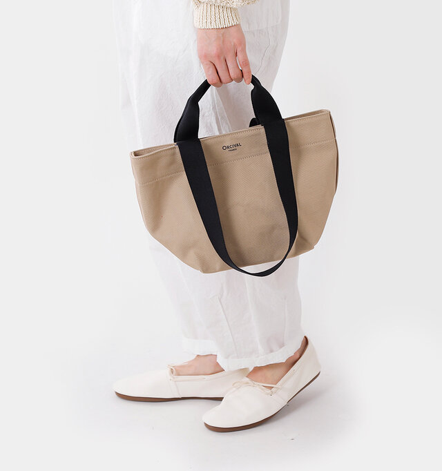 デイリーユースとして
気兼ねなく使える
素材感が魅力的なアイテムです。