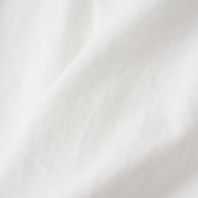 天竺素材を使用した薄手のコットン生地は柔らかく、さらりとした肌当たりが気持ち良いです。