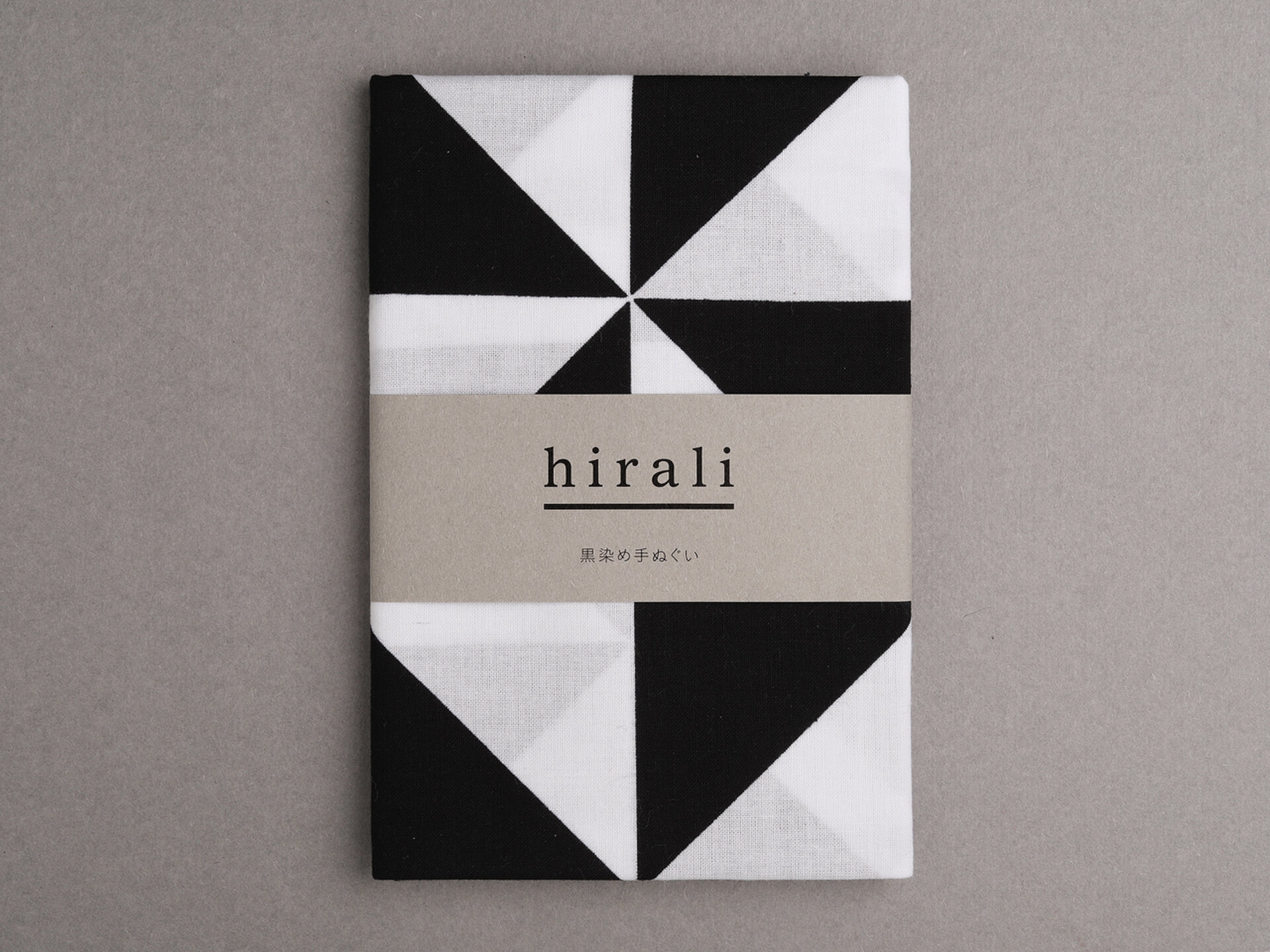 Hirali 黒染め手ぬぐい 風光る Hirali ヒラリ キナリノモール Hirali 黒染め手ぬぐい 風光る Hirali ヒラリ キナリノモール