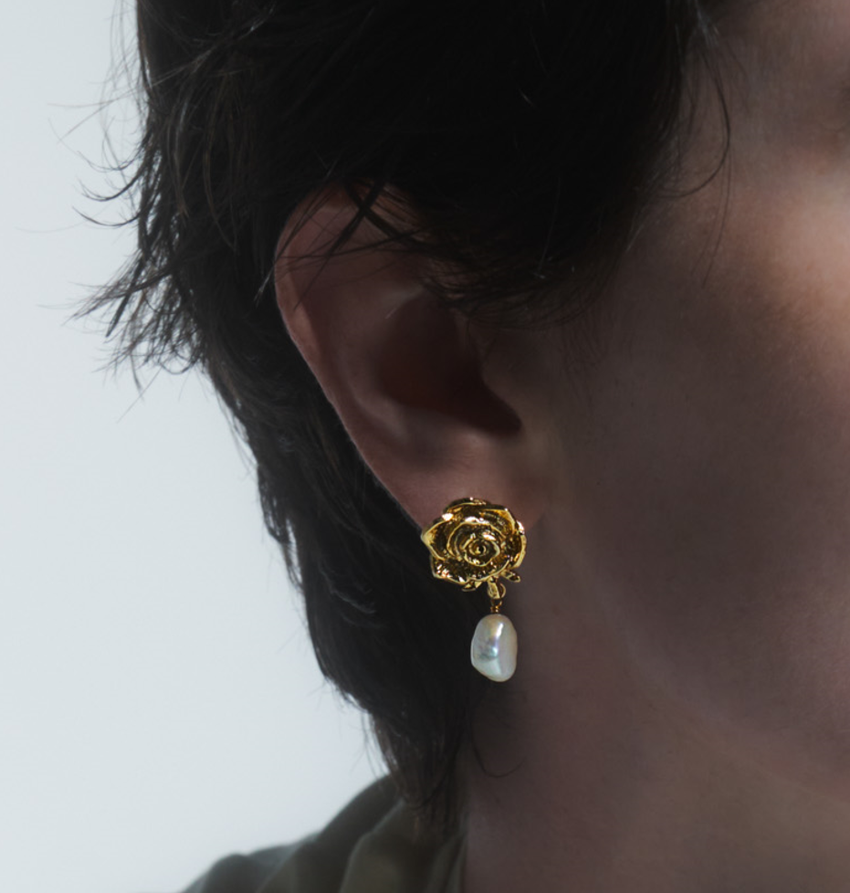 IRIS47|bara pierce バラモチーフ ピアス 淡水パール - H.O.V IRIS47|bara pierce バラモチーフ ピアス 淡水パール - H.O.V