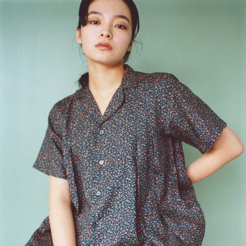 GRANDMA MAMA DAUGHTER｜リネン小花ボックスタックオープンカラーシャツ　GS2213041