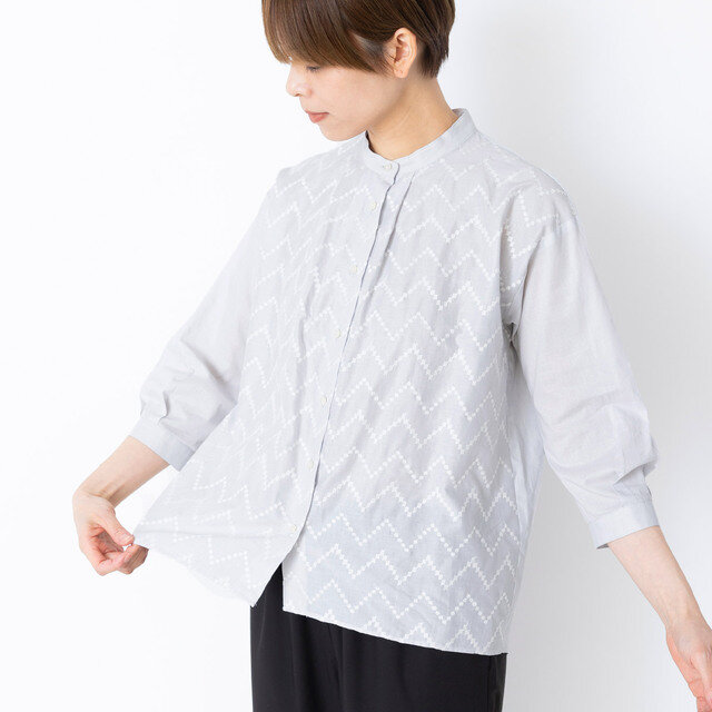 着用カラー:グレー×シロ刺繍