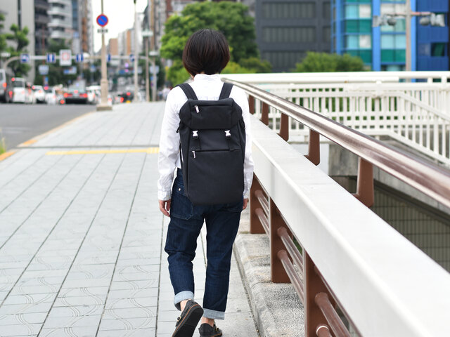 男女問わず、オールシーズン使えるブラック。ご夫婦やカップル、兄弟でシェアしてもいいですね◎オールシーズン使える万能リュックです。