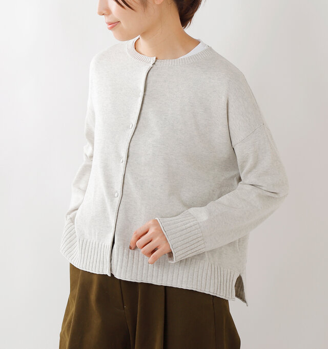 お求めやすい定番アイテムは、色違いで揃えておくのもおすすめです◎