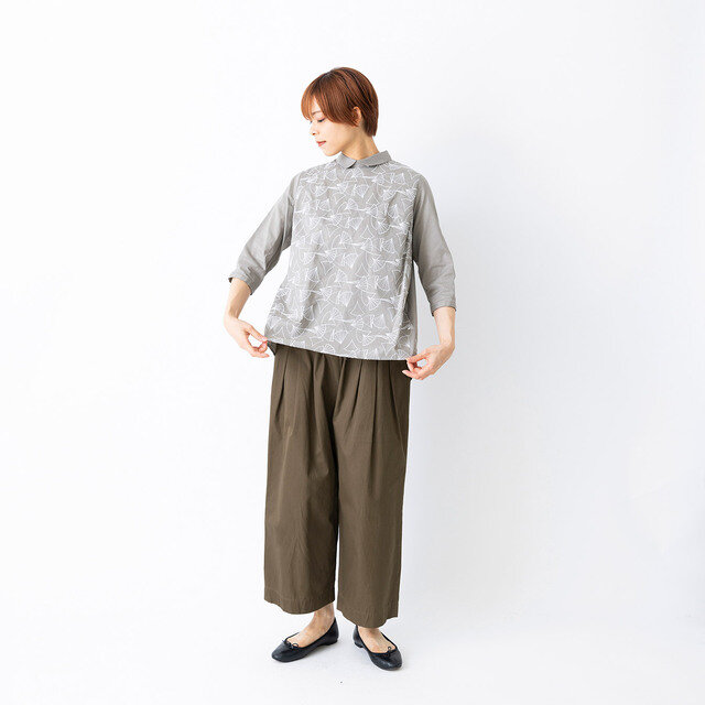 着用カラー:モカグレー